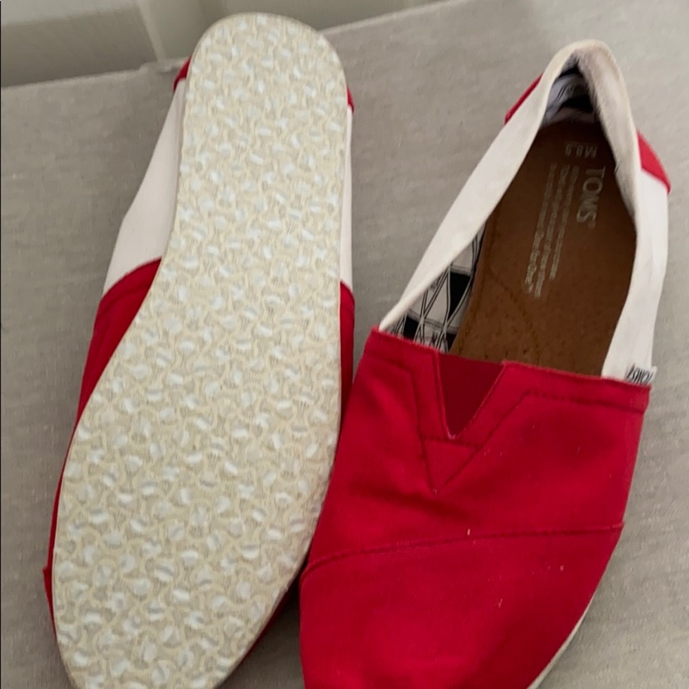 Toms - Picture 3 of 3